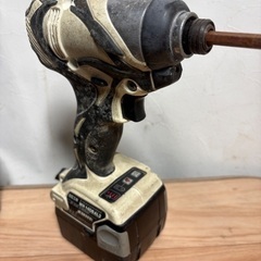 ☆インパクトドライバ 日立14.4v 3.0Ah　バッテリー2個付きの画像