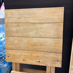 折りたたみテーブルと椅子の画像