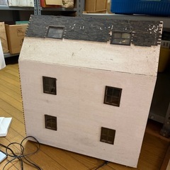 私が作ったドールハウス途中までの画像