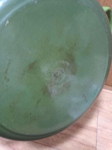 ル・クルーゼ　LE CREUSET　お鍋　ホーロー　緑　薄め