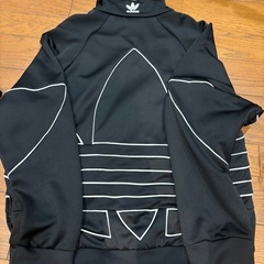 adidas服2枚セットの画像