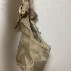 ベージュ ナイロン ショルダーバッグ の画像