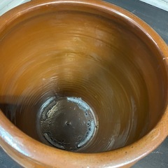 茶色　壺　一部ヒビありの画像