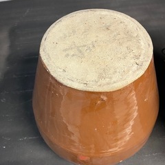 茶色　壺　一部ヒビありの画像