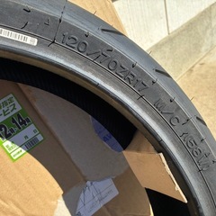 120/70ZR17バイク用タイヤ１本新品の画像