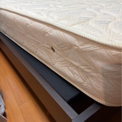 シングルベッド & スプリングマットレスの画像