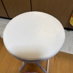 ニトリ 折りたたみ式 丸椅子の画像