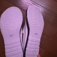 未使用品体育館シューズ22cmの画像