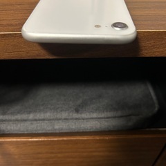 iPhone SE 第2世代 128GB シルバー　SIMフリーの画像