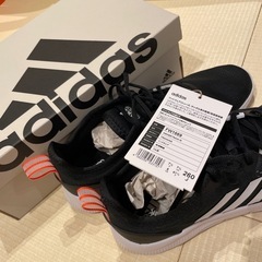 adidasシューズの画像