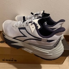 【新品未使用】定価24200円Diadoraスニーカー靴グレーの画像