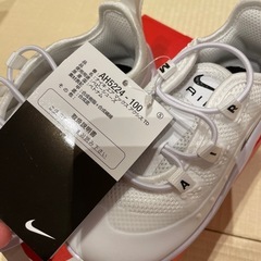 NIKE エアマックス アクシスの画像