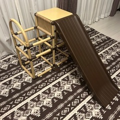 シンプル　
ジャングルジム　滑り台　の画像