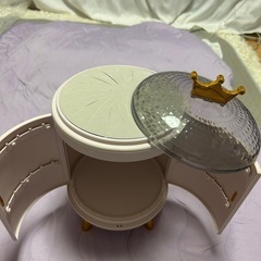 アクセサリーボックス、鏡、真鍮写真立ての画像