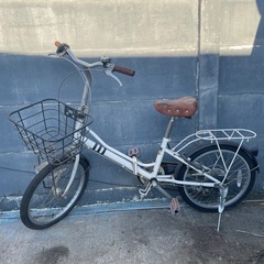 折りたたみ自転車 かご・荷台付き／中古・現状渡しの画像
