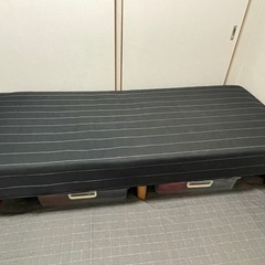 シングルベット足付きマットレスの画像