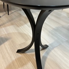 丸テーブルの画像