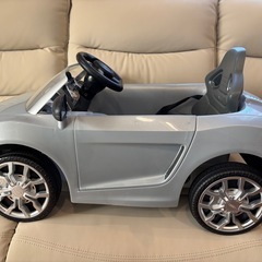 【相談中】電動乗用ラジコン　子供用　Audi  電動カー　充電式の画像