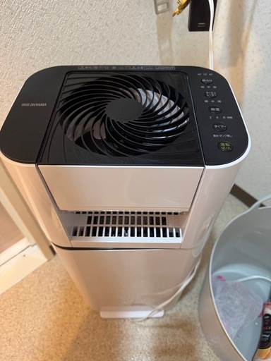サーキュレーター付き除湿機