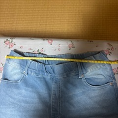 大きいサイズの店で買った3Lのジーンズ風パンツ(取り引き予定者と連絡がつかなくなったため値下げしました。)
の画像