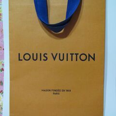 💗ＬＶ紙バッグ３点💗未使用　（ＬＶ最新色をショップで特別に購入）　大・中・少の３枚セットの画像