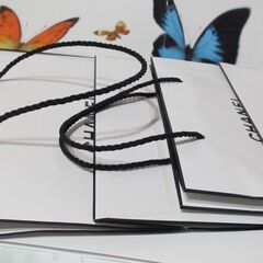 💗未使用品💗シャネルショッパー紙ふくろ３点💗ホワイト２点　ブラック１点　ショップて購入の画像