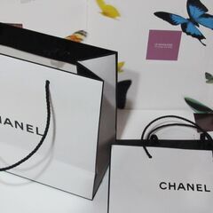💗未使用品💗シャネルショッパー紙ふくろ３点💗ホワイト２点　ブラック１点　ショップて購入の画像