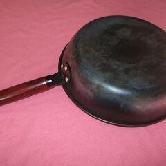２８ｃｍ深型鉄フライパン（窒化加工）（底部変形あり中古）の画像