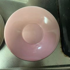 ピンクの皿の画像