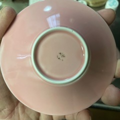 ピンクの皿の画像