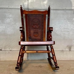 ✦ レトロ アンティーク調ロッキングチェア ✦ 木製×レザー 彫刻装飾ビンテージの画像