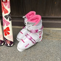 kissmark 女の子 スキー板140センチブーツ24センチ
セットですの画像