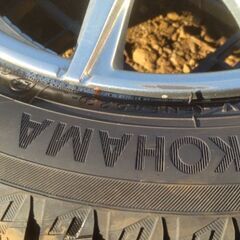 ホイール付きスタットレスタイヤの画像