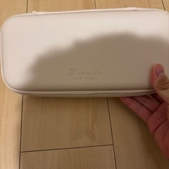 ロジクールヘッドホンとSwitchケースとボイスチャットマイクの画像