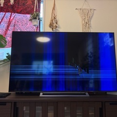 65インチテレビ(画面割れあり)の画像