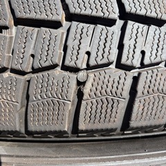 ダンロップスタッドレスタイヤ4本セット
の画像