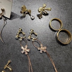 イヤリング ネックレス ブレスレット たいりょ大量の画像