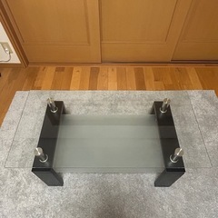 ガラステーブルの画像