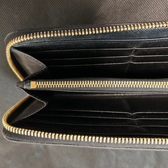 プラダ ラウンド 長財布 レディース サフィアーノ メタル ブラックの画像