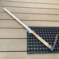 スコップ、つるはし、くわの3点セットの画像