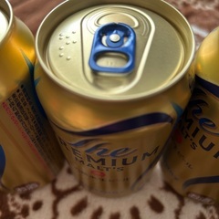 ビールとお茶の画像