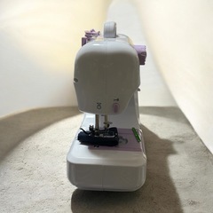 ミシン コンパクト 正/逆縫いモード 2way給電 日常手作り縫製 日本語説明書の画像