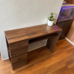 決定　
対面でも使える薄型ワークデスクの画像