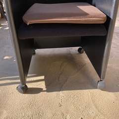 B 応接椅子 四角 チェア キャスター付きの画像