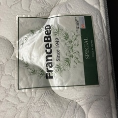 ダブルベッドの画像