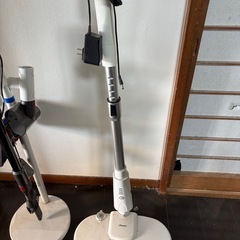 アイルームモップandダイソン掃除機の画像