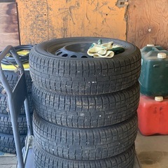 鉄チンホイル付きスタッドレスタイヤ
 の画像