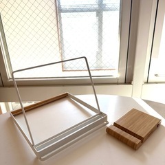 定価合計2800円⭐️ 新品未使用　スマホスタンド　タブレットスタンド　本立て　ブックスタンドの画像