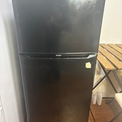 冷蔵庫　テブル　イスの画像