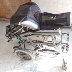 日本製・アルミ製　MIKI フルリクライニング&ティルト　車いすの画像